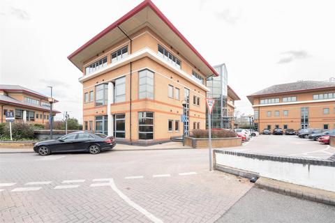 Mondial Way, Hayes UB3