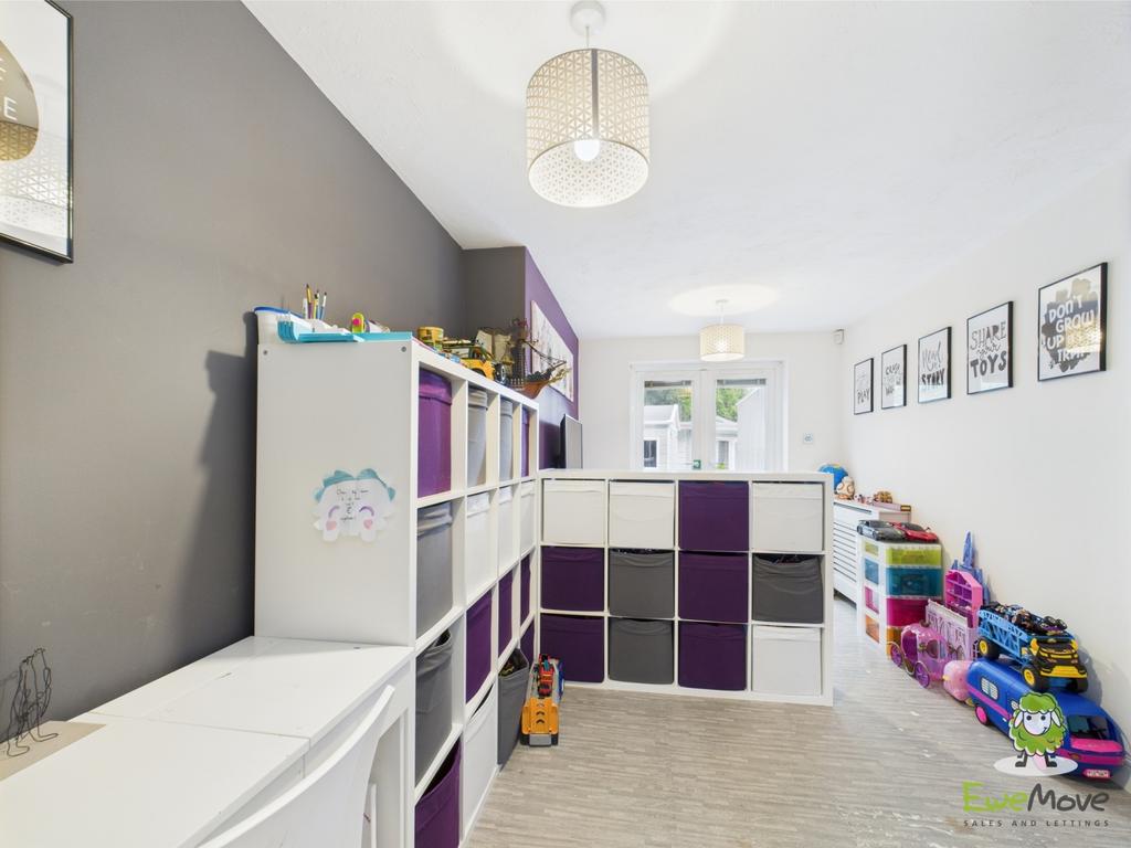 Ewe Move Estate Agents Basingstoke 7 Basingfield Cl