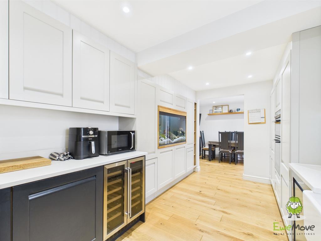 Ewe Move Estate Agents Basingstoke 7 Basingfield Cl