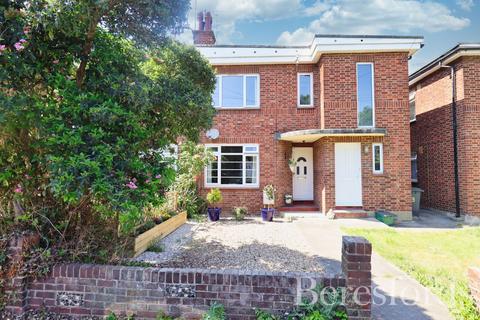 19 Shrublands Close, Chelmsford, CM2 6LR