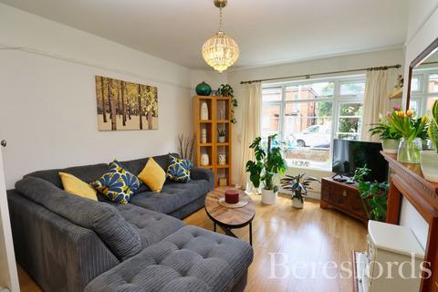 19 Shrublands Close, Chelmsford, CM2 6LR