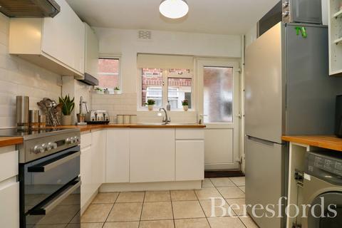 19 Shrublands Close, Chelmsford, CM2 6LR