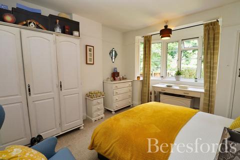 19 Shrublands Close, Chelmsford, CM2 6LR