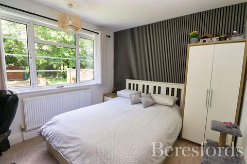 19 Shrublands Close, Chelmsford, CM2 6LR