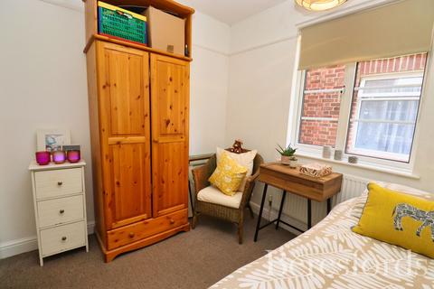19 Shrublands Close, Chelmsford, CM2 6LR