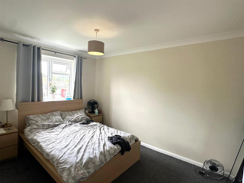 Bed 1.jpg