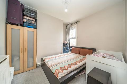 1 bedroom flat for sale, Greenford Avenue, London W7