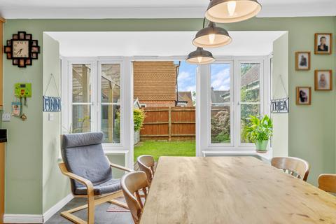 4 bedroom semi-detached house for sale, Millfield Close, Horley, Surrey, RH6