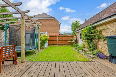 4 bedroom semi-detached house for sale, Millfield Close, Horley, Surrey, RH6