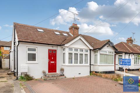 4 bedroom bungalow for sale, Parkside Avenue, ROMFORD, RM1