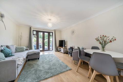 7 Priory Gardens, Ashford, TW15 1NZ