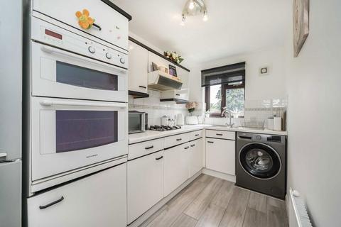 7 Priory Gardens, Ashford, TW15 1NZ