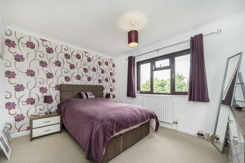 7 Priory Gardens, Ashford, TW15 1NZ
