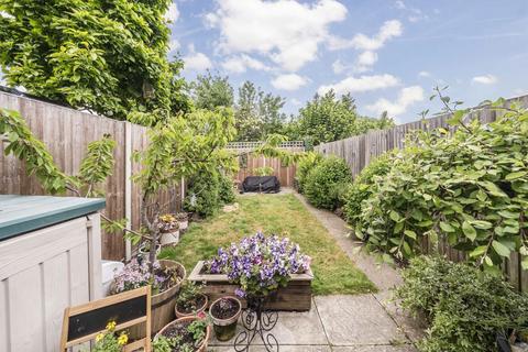 7 Priory Gardens, Ashford, TW15 1NZ