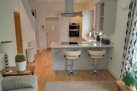 2 bedroom semi-detached house for sale, Llwynon Gardens, Llandudno