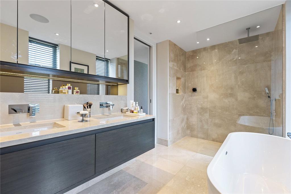 Main En Suite