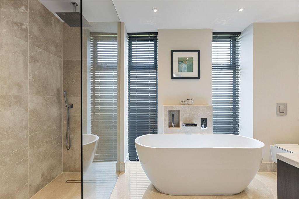 Main En Suite