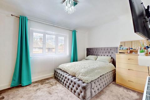 82 Rowdowns Road, Dagenham, RM9 6NJ