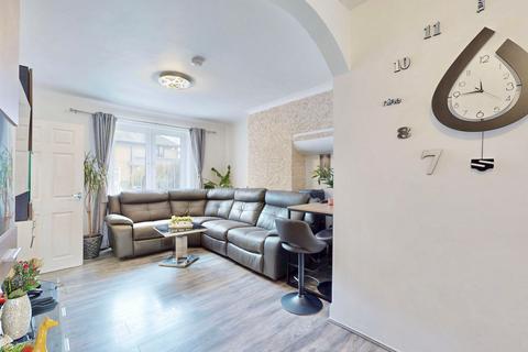 82 Rowdowns Road, Dagenham, RM9 6NJ
