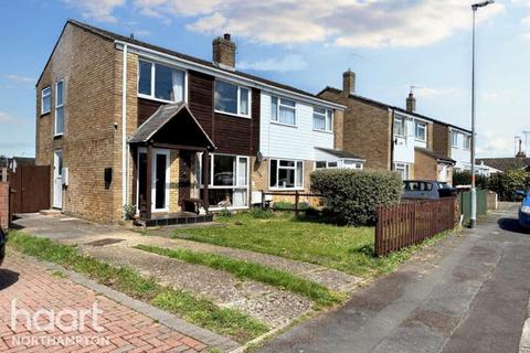 15 Abbey Close, Bozeat, Wellingborough, NN29 7NU