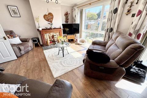 15 Abbey Close, Bozeat, Wellingborough, NN29 7NU