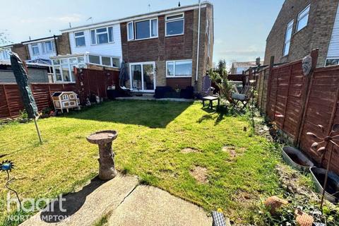 15 Abbey Close, Bozeat, Wellingborough, NN29 7NU