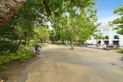 undefined, 6 Kingston Square, Hull