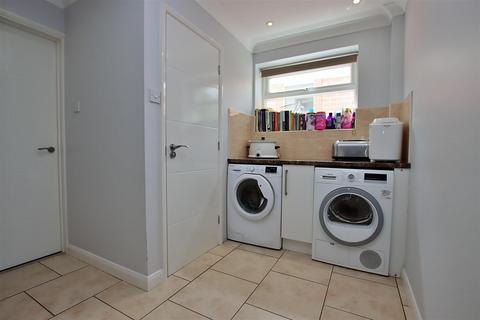 74 Masefield Avenue, Borehamwood, WD6 2HG