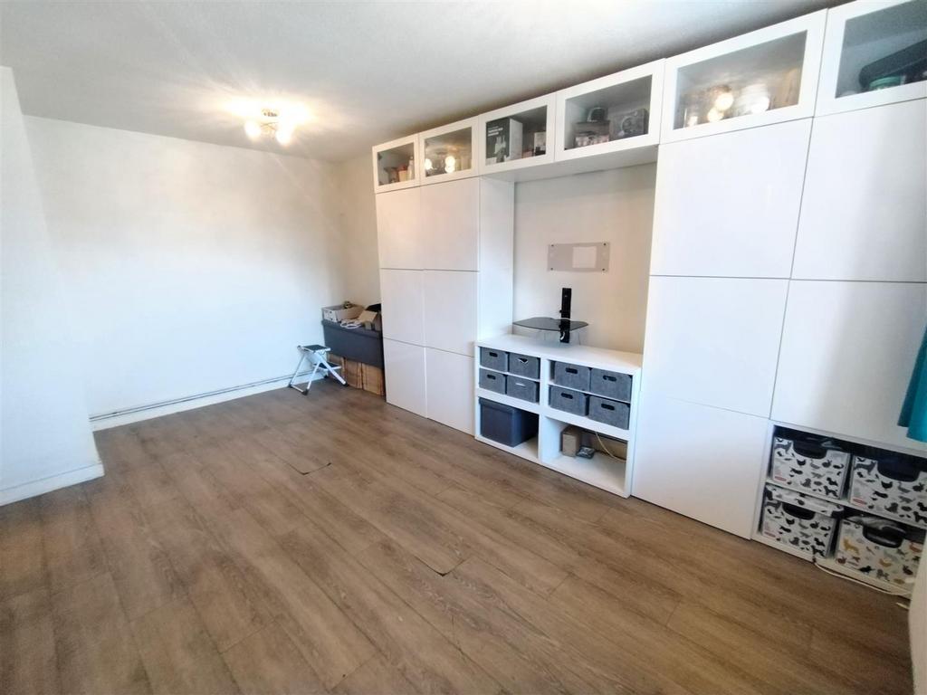 Lounge 1.jpg