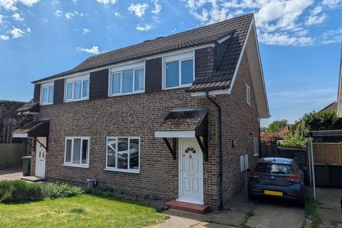6 Tudor Walk, Leatherhead, KT22 7HX