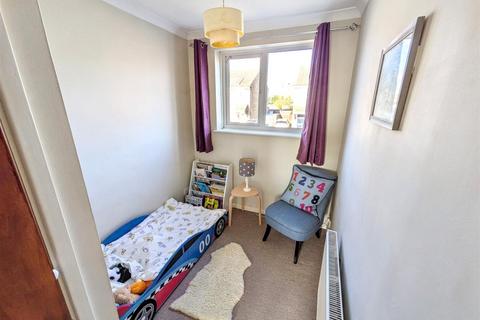 6 Tudor Walk, Leatherhead, KT22 7HX