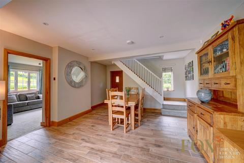 undefined, Worcester WR6