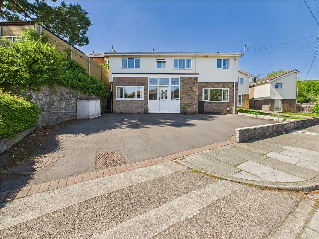 Driveway &amp; Front Entrance
