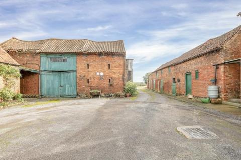 undefined, Main Street, Coddington, Newark