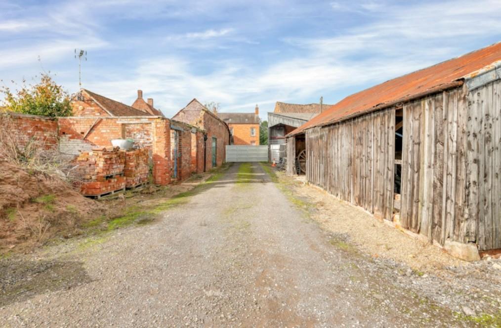 Barn 2.jpg