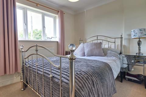 10 Broomfields, Hatfield Heath, Bishop's Stortford, CM22 7EH