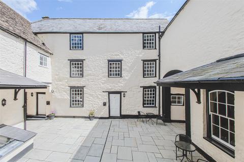 White Hart Mews, The Green, Calne