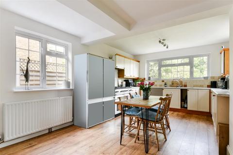 85 Ruden Way, Epsom, KT17 3LW