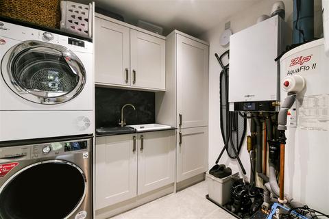 85 Ruden Way, Epsom, KT17 3LW