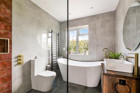 85 Ruden Way, Epsom, KT17 3LW