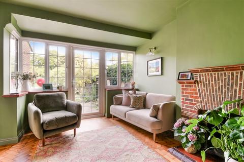 85 Ruden Way, Epsom, KT17 3LW