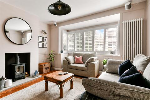 85 Ruden Way, Epsom, KT17 3LW