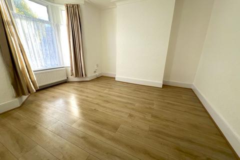 4 bedroom terraced house to rent, Khartoum Road, Ilford IG1