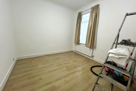 4 bedroom terraced house to rent, Khartoum Road, Ilford IG1