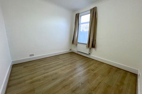 4 bedroom terraced house to rent, Khartoum Road, Ilford IG1