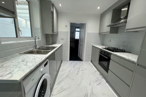 4 bedroom terraced house to rent, Khartoum Road, Ilford IG1