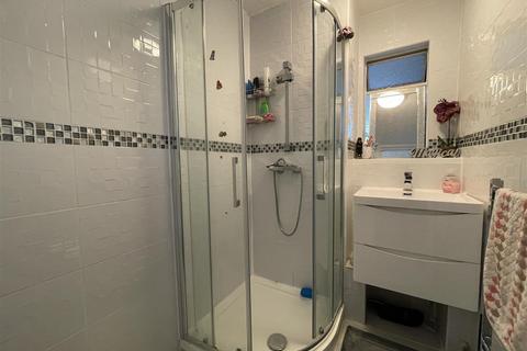 2 bedroom flat for sale, Aikman Avenue, Leicester