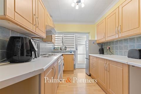 2 bedroom apartment for sale, The Parade, Walton on the Naze, Essex, CO14