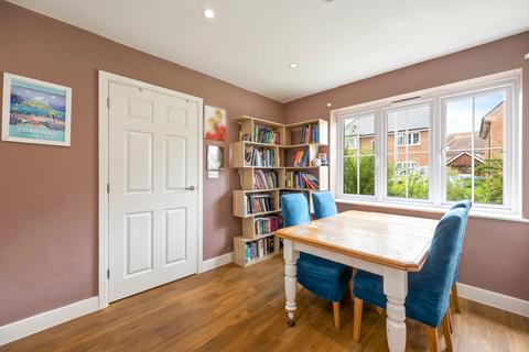 6 Brickyard Way, Faygate, Horsham, RH12 0AE