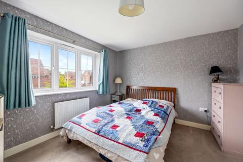 6 Brickyard Way, Faygate, Horsham, RH12 0AE